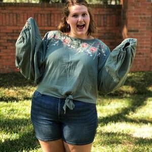 Meet your Posher, Kayla